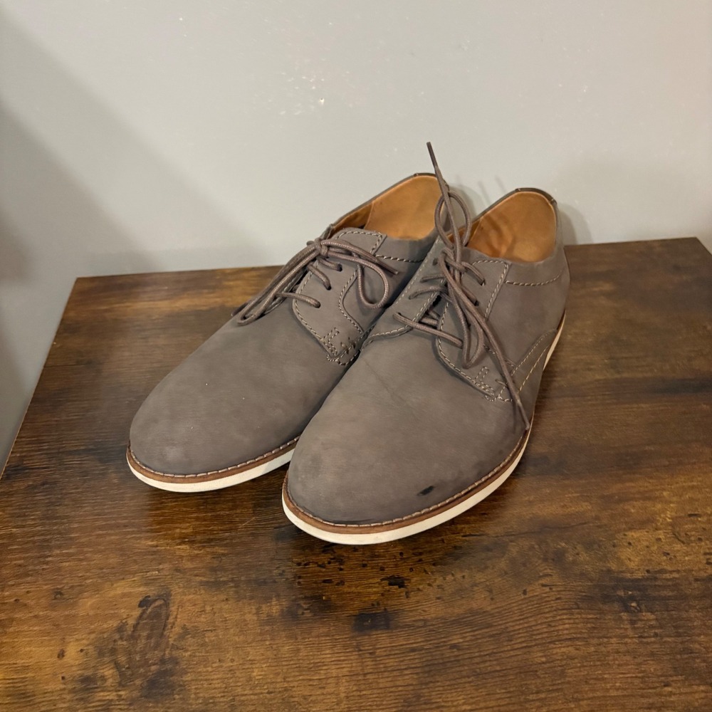 Clarks Collection Light Gray Suede‎ Lace-up Oxford Shoe (Men's 7)
